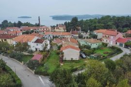 ODLIČNA LOKACIJA ZA GRADNJU STANOVA, Rovinj, Casa