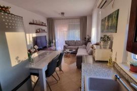 POREČ Stan u prizemlju sa vrtom 2SS+DB, Poreč, Appartement