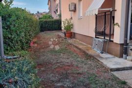 POREČ Stan u prizemlju sa vrtom 2SS+DB, Poreč, Apartamento