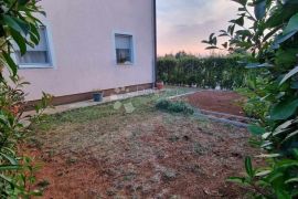 POREČ Stan u prizemlju sa vrtom 2SS+DB, Poreč, Apartamento