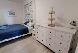 PRIMOŠTEN - lijepo namješten stan s pogledom na more, Primošten, Apartamento