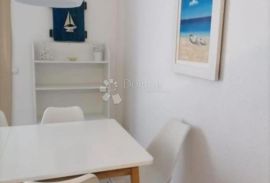 PRIMOŠTEN - lijepo namješten stan s pogledom na more, Primošten, Apartamento