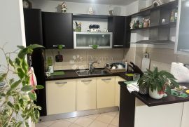 Stan Rešetari  2S+Db 87 m2, Kastav, Appartment