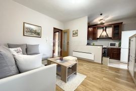 NOVIGRAD, STAN SA VRTOM NA TOP LOKACIJI, Novigrad, Appartement