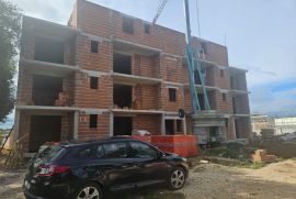 OBITELJSKI 2 SOBAN STAN U PRIZEMLJU, Poreč, Wohnung