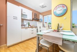 Kostrena stan sa terasom u novijoj gradnji, Kostrena, Apartamento