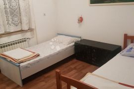 Klenovica kuća za najam radnika, Novi Vinodolski, House