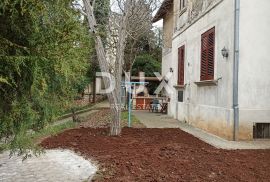 ISTRA, PULA - Austrougarska vila za renovaciju u blizini mora, Pula, Maison