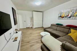 VEŽICA - DUGOROČNI NAJAM NOVO UREĐENOG STANA, Rijeka, Apartamento