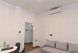 Renovirani stan sa balkončićem nadomak Korza, Rijeka, Appartement