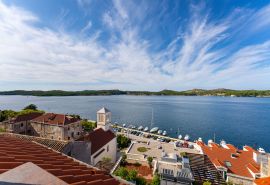 Dragulj u srcu stare jezgre Šibenika!!, Šibenik, Casa