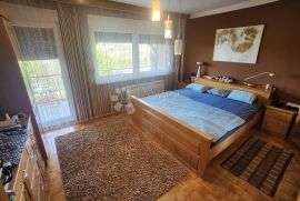 Izvanredna kuća 330m² sa okućnicom nadomak centra Krapine!, Krapina, House