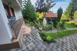 Izvanredna kuća 330m² sa okućnicom nadomak centra Krapine!, Krapina, Casa