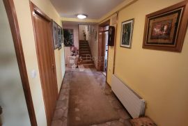 Izvanredna kuća 330m² sa okućnicom nadomak centra Krapine!, Krapina, House