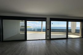 Luksuzni Apartmani privi red do mora, Vir, Διαμέρισμα