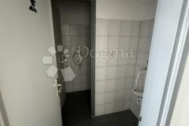 Split - POSLOVNI PROSTOR 103,47m2 u poslovnoj zgradi, Split, Propiedad comercial