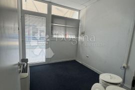 Split - POSLOVNI PROSTOR 103,47m2 u poslovnoj zgradi, Split, Propiedad comercial