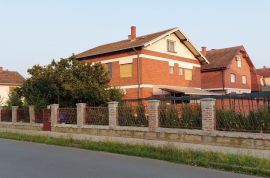 Продајем породичну кућу, Šabac, House