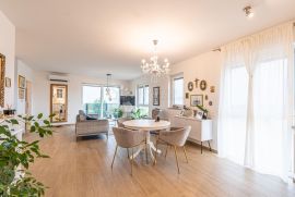 LUKSUZNO OPREMLJEN I NAMJEŠTEN STAN BLIZU POREČA, Poreč, Apartamento