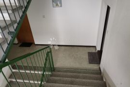 KRUGE-75m2-trosoban stan s 2 lođe!!, Trnje, Appartement