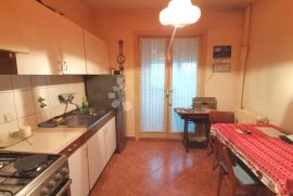 KRUGE-75m2-trosoban stan s 2 lođe!!, Trnje, Appartement