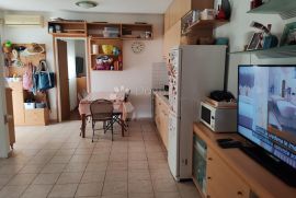 VODICE-SRIMA apartman 2.red od mora, privatni vrt+PM, Vodice, Apartamento