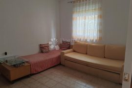 VODICE-SRIMA apartman 2.red od mora, privatni vrt+PM, Vodice, Apartamento