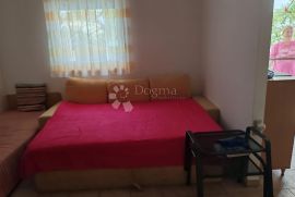 VODICE-SRIMA apartman 2.red od mora, privatni vrt+PM, Vodice, Apartamento