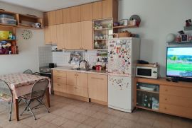 VODICE-SRIMA apartman 2.red od mora, privatni vrt+PM, Vodice, Apartamento