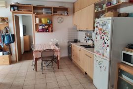 VODICE-SRIMA apartman 2.red od mora, privatni vrt+PM, Vodice, Apartamento