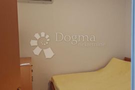 VODICE-SRIMA apartman 2.red od mora, privatni vrt+PM, Vodice, Apartamento