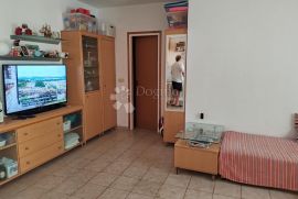 VODICE-SRIMA apartman 2.red od mora, privatni vrt+PM, Vodice, Apartamento