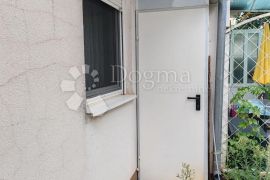 VODICE-SRIMA apartman 2.red od mora, privatni vrt+PM, Vodice, Apartamento