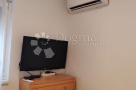 VODICE-SRIMA apartman 2.red od mora, privatni vrt+PM, Vodice, Apartamento