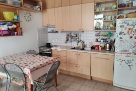 VODICE-SRIMA apartman 2.red od mora, privatni vrt+PM, Vodice, Apartamento