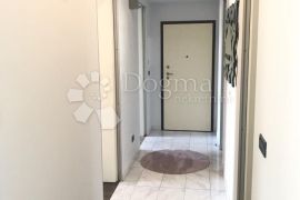 Bulevard-prostrani stan sa 2 balkona, Rijeka, Appartment