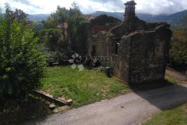 Šarmantna kuća za odmor i kuća za renovaciju s dozvolom, Buzet, House