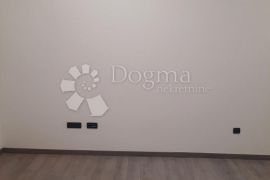 Rijeka centar, novouređen stan na top poziciji, Rijeka, Appartement