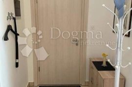 Samo kod nas!! Lijepo uređeni apartman sa terasom u Barbatu, Rab, Appartement