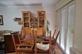 Stan za tri studenta, Rijeka, Apartamento