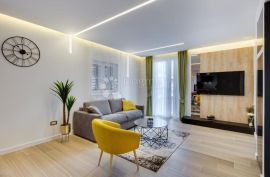 Centar Zadra, potpuno obnovljen stan 65m2!, Zadar, Flat