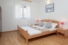 Apartmanska kuća Podgora, Podgora, Ev