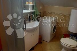 Odličan mali apartman 100 m od plaže!!!, Povljana, Wohnung