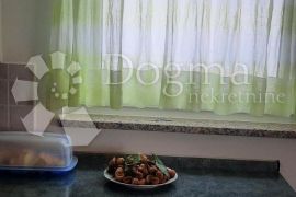 Odličan mali apartman 100 m od plaže!!!, Povljana, Appartement