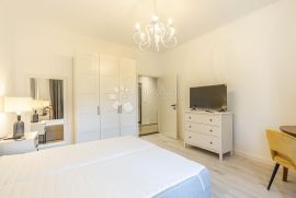 Kantrida, novouređeni stan s parkingom 100 m od mora, Rijeka, Apartamento