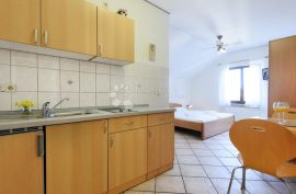 Prodaja kuće Murter - Jezera, 8 apartmana, Murter, بيت