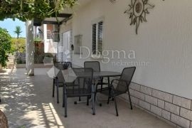 Prodaja kuće Murter - Jezera, 8 apartmana, Murter, بيت