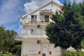 Prodaja kuće Murter - Jezera, 8 apartmana, Murter, بيت