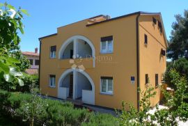 APARTMANSKA KUĆA U ROVINJU, 200 METARA OD MORA, Rovinj, بيت