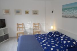 APARTMANSKA KUĆA U ROVINJU, 200 METARA OD MORA, Rovinj, بيت